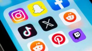 रूस ने WhatsApp, Instagram, YouTube सहित कई प्लेटफॉर्म पर रोक लगाई !
