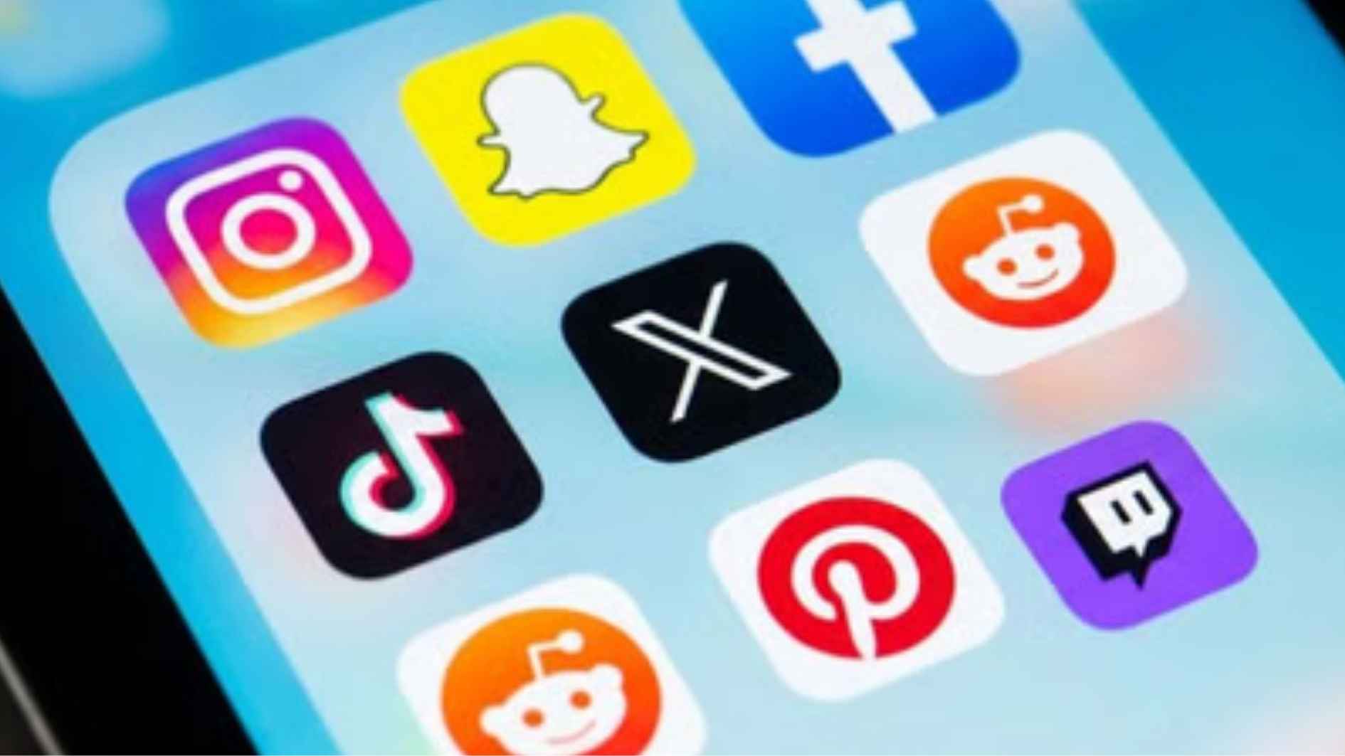 रूस ने WhatsApp, Instagram, YouTube सहित कई प्लेटफॉर्म पर रोक लगाई !