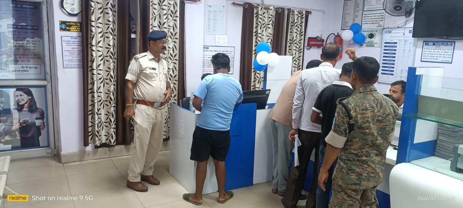 धनबाद के सभी बैंकों में पुलिस की औचक सुरक्षा जांच, सुरक्षा व्यवस्था का लिया गया जायजा